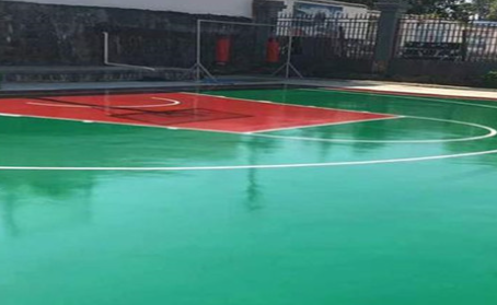 渝中篮球场翻新地面